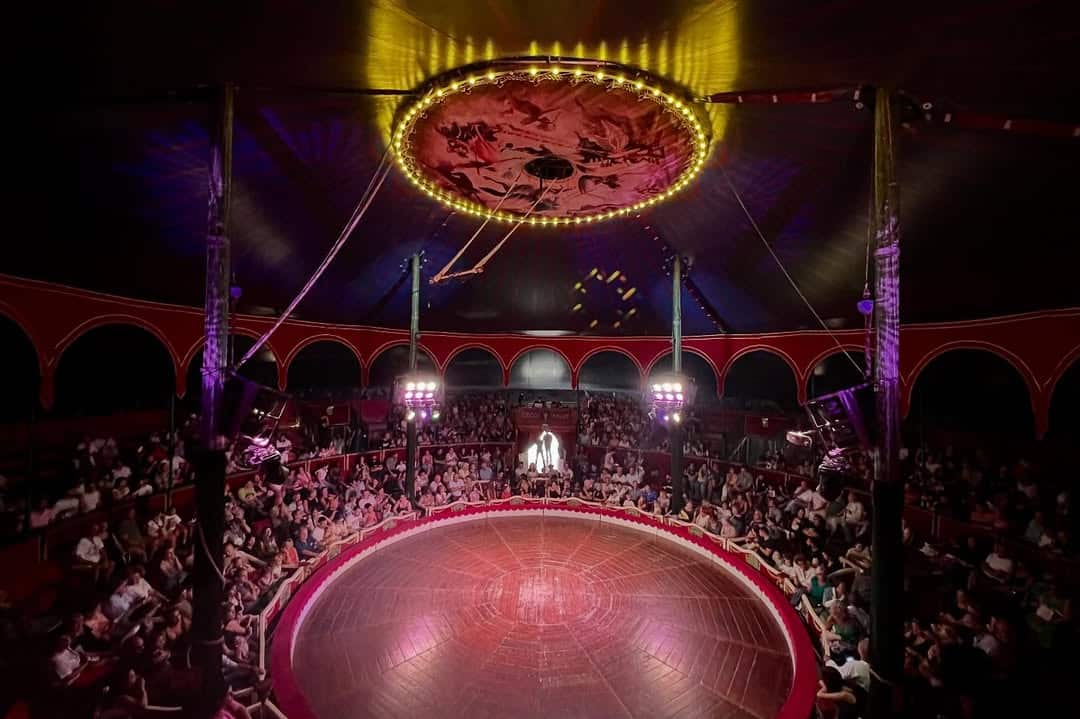 Carlos Raluy Interior de la carpa del Raluy. Carlos Raluy, leyenda del circo clásico español, fallece a los 75 años