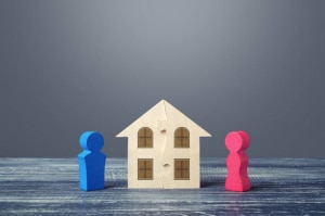 ¿Se puede vivir en la misma casa estando separados?