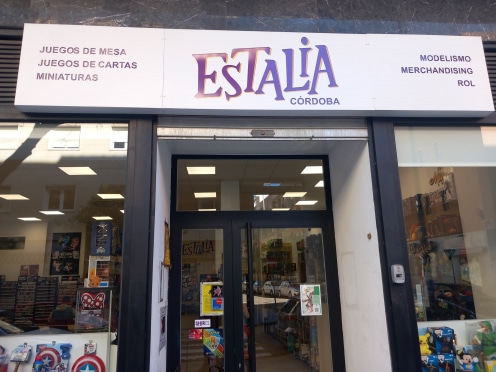 Estalia Córdoba. Hobi dükkanı. Mağaza girişinin fotoğrafı.