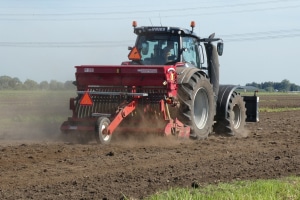 El Gobierno propone 18 medidas para impulsar la agricultura sostenible y calmar las tensiones en el campo