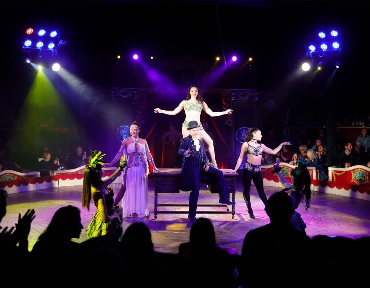 Cirque à Saragosse : Le spectacle de cirque a déjà commencé.