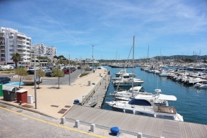 Inversión en propiedades con vistas al puerto deportivo en Ibiza