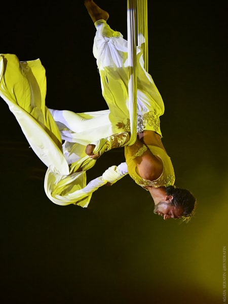 Aljosha Coatti con su número de telas del espectáculo Terra. Circo Raluy en Girona