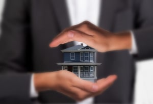 Pagar una casa ante notario de forma segura: métodos, límites y garantías jurídicas